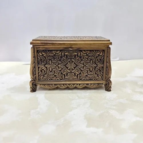 Maraş El Oyma Ceviz Ahşap Çeyiz Sandığı – 68x40x48 cm Orta Boy Sandık | Erva Eskitme Model