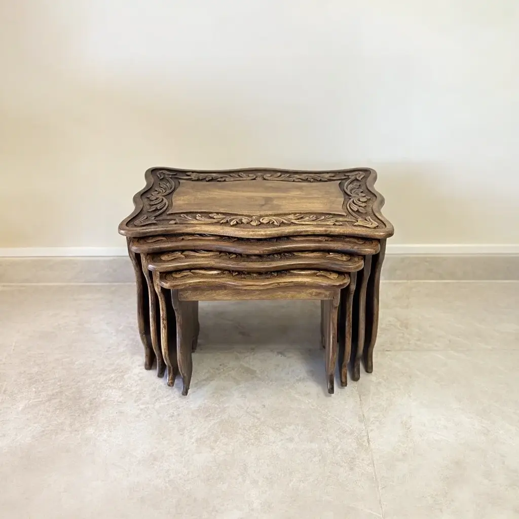 Maraş El Oyma 4’lü Servis Sehpası – 65x40x50 cm Ceviz Ahşap Zigon Sehpa Takımı