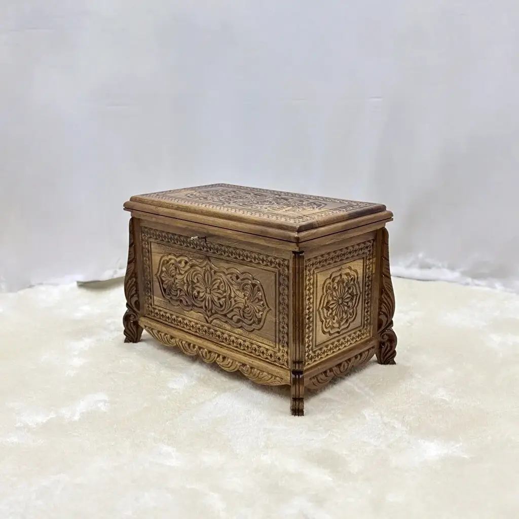 Maraş El Oyma Ceviz Ahşap Çeyiz Sandığı-Ahşap Sandık – 68x40x48 cm | Papatya Natural Model