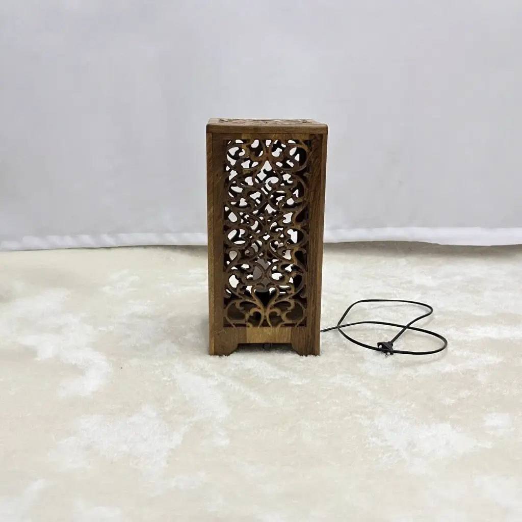 Ceviz Ağacından El Oyma Dekoratif Abajur - Ahşap Abajur 20x20x40 cm