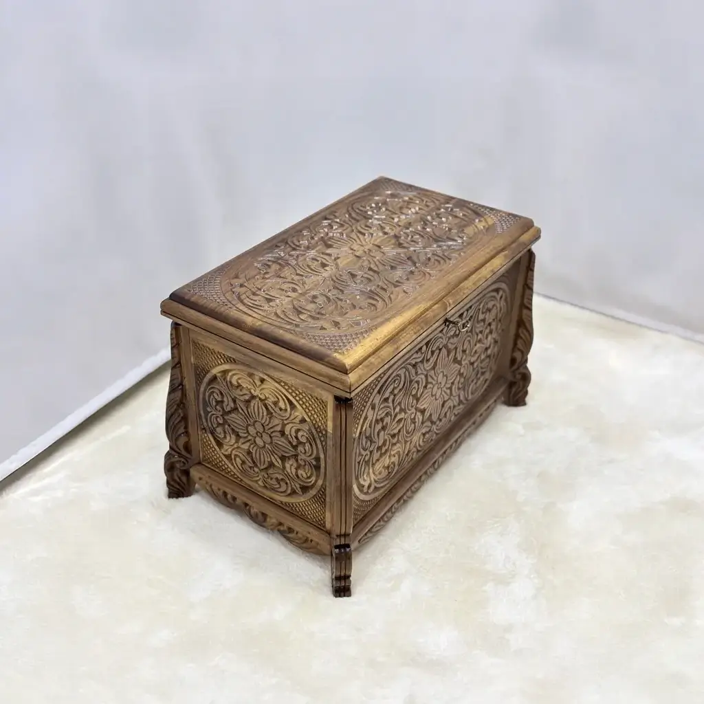 Maraş El Oyma Ceviz Ahşap Çeyiz Sandığı – 68x40x48 cm-Ahşap Sandık-| Meriç Natural Model - Görsel 2