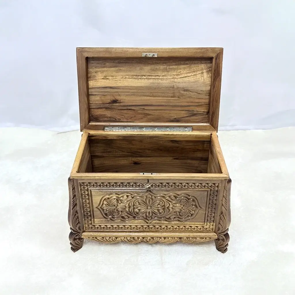 Maraş El Oyma Ceviz Ahşap Çeyiz Sandığı-Ahşap Sandık – 68x40x48 cm | Papatya Natural Model - Görsel 2
