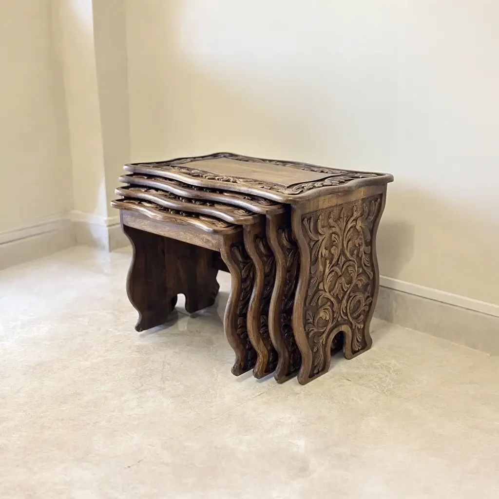 Maraş El Oyma 4’lü Servis Sehpası – 65x40x50 cm Ceviz Ahşap Zigon Sehpa Takımı - Görsel 3