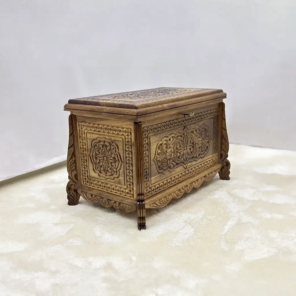 Maraş El Oyma Ceviz Ahşap Çeyiz Sandığı-Ahşap Sandık – 68x40x48 cm | Papatya Natural Model - Görsel 3