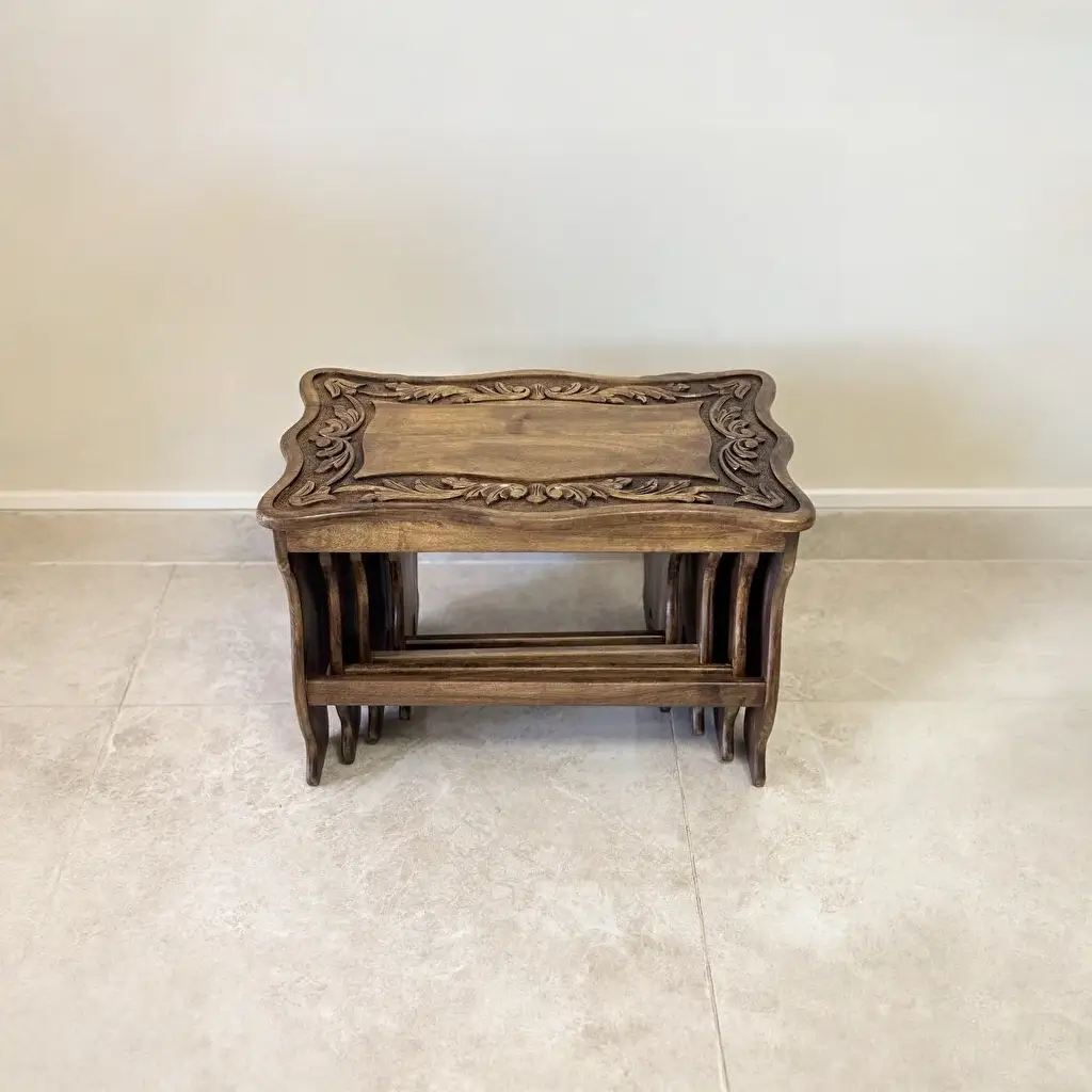 Maraş El Oyma 4’lü Servis Sehpası – 65x40x50 cm Ceviz Ahşap Zigon Sehpa Takımı - Görsel 4