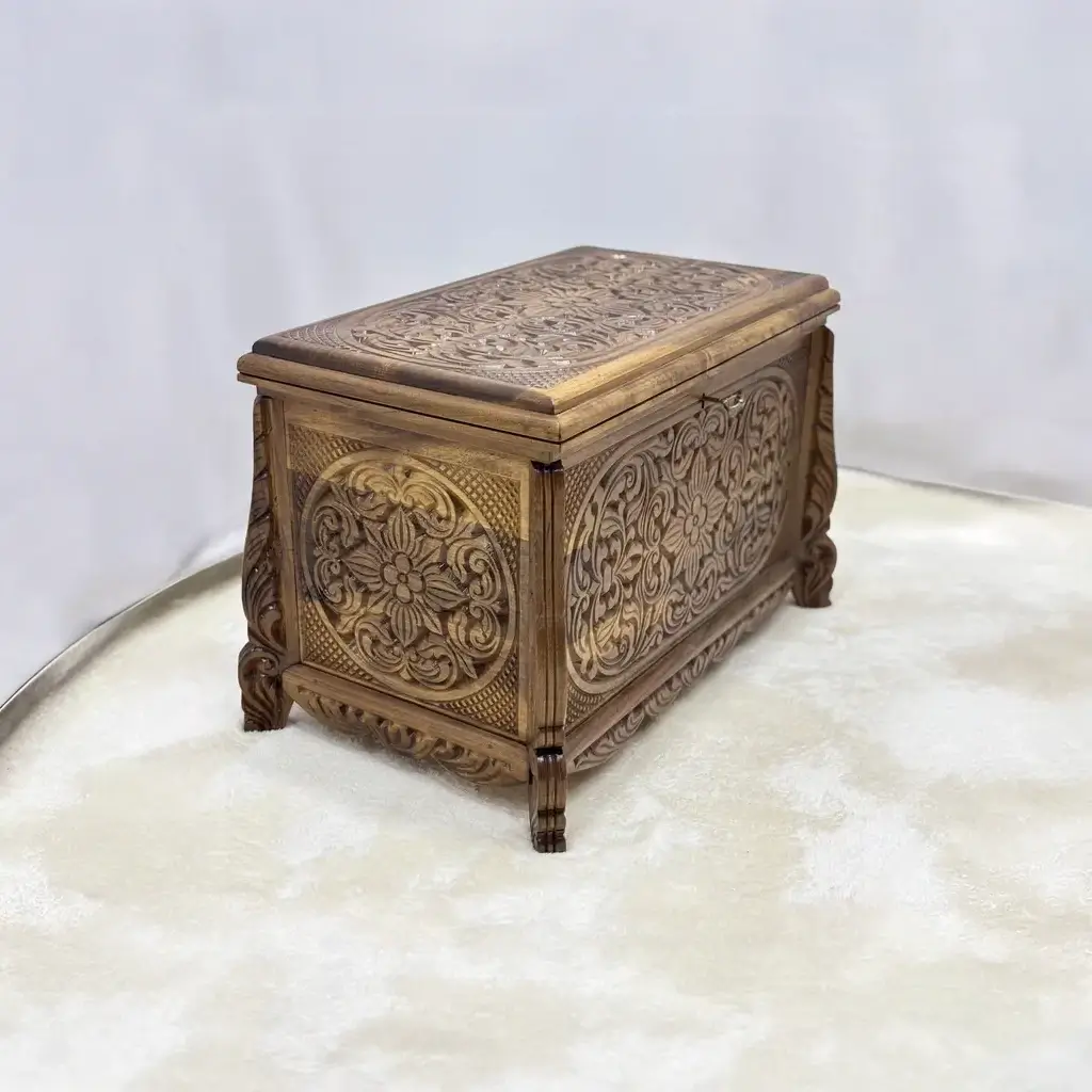 Maraş El Oyma Ceviz Ahşap Çeyiz Sandığı – 68x40x48 cm-Ahşap Sandık-| Meriç Natural Model - Görsel 4