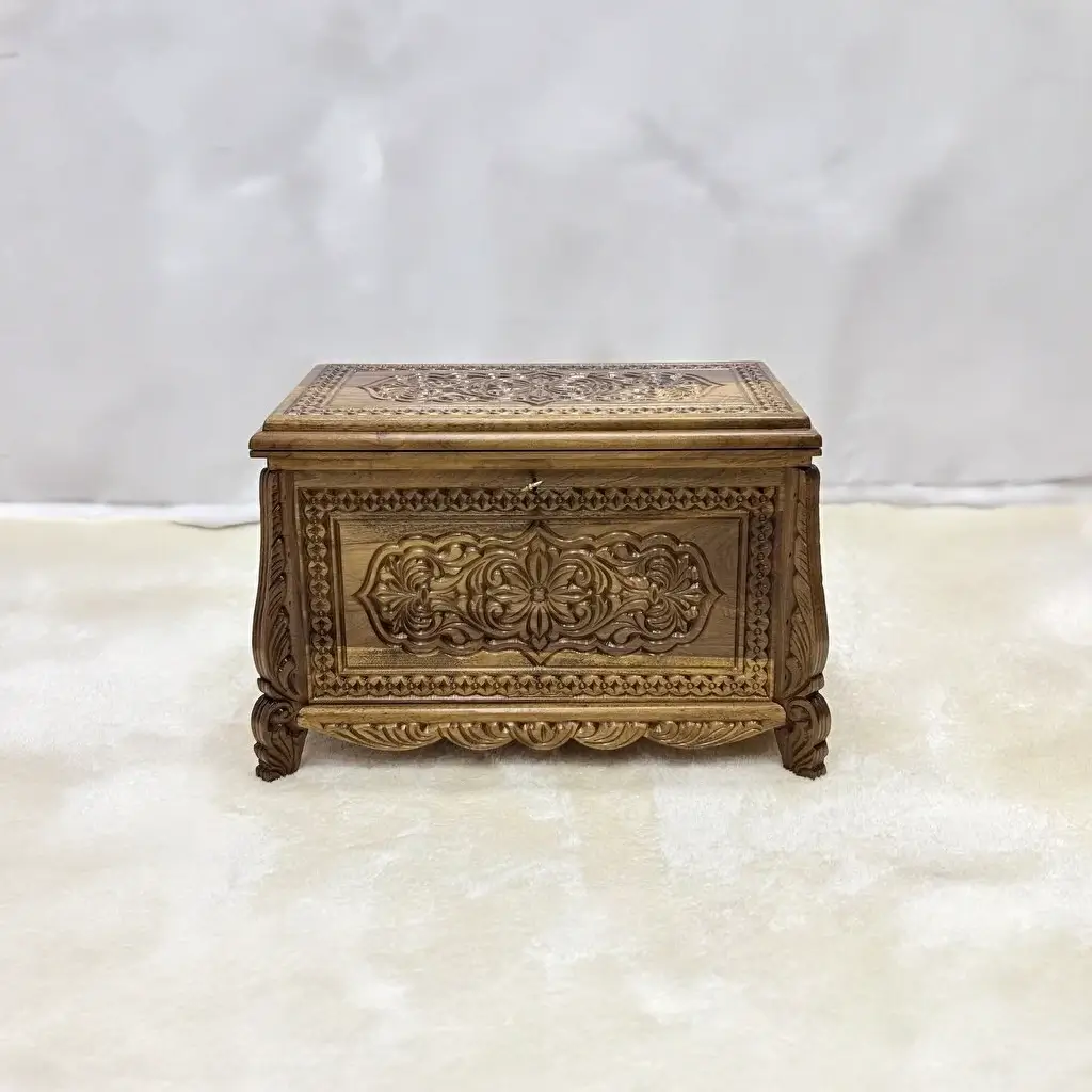 Maraş El Oyma Ceviz Ahşap Çeyiz Sandığı-Ahşap Sandık – 68x40x48 cm | Papatya Natural Model - Görsel 5