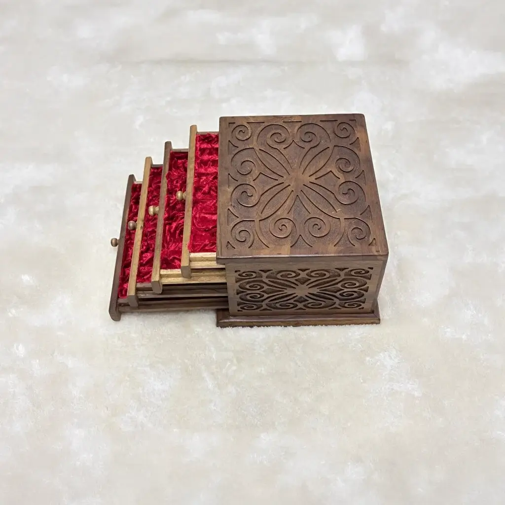 El Oyma Ceviz Ahşap 4 Çekmeceli Tespih Kutusu – Kadife Kaplı Ahşap Koleksiyon Kutusu 30x36x22 cm - Görsel 6