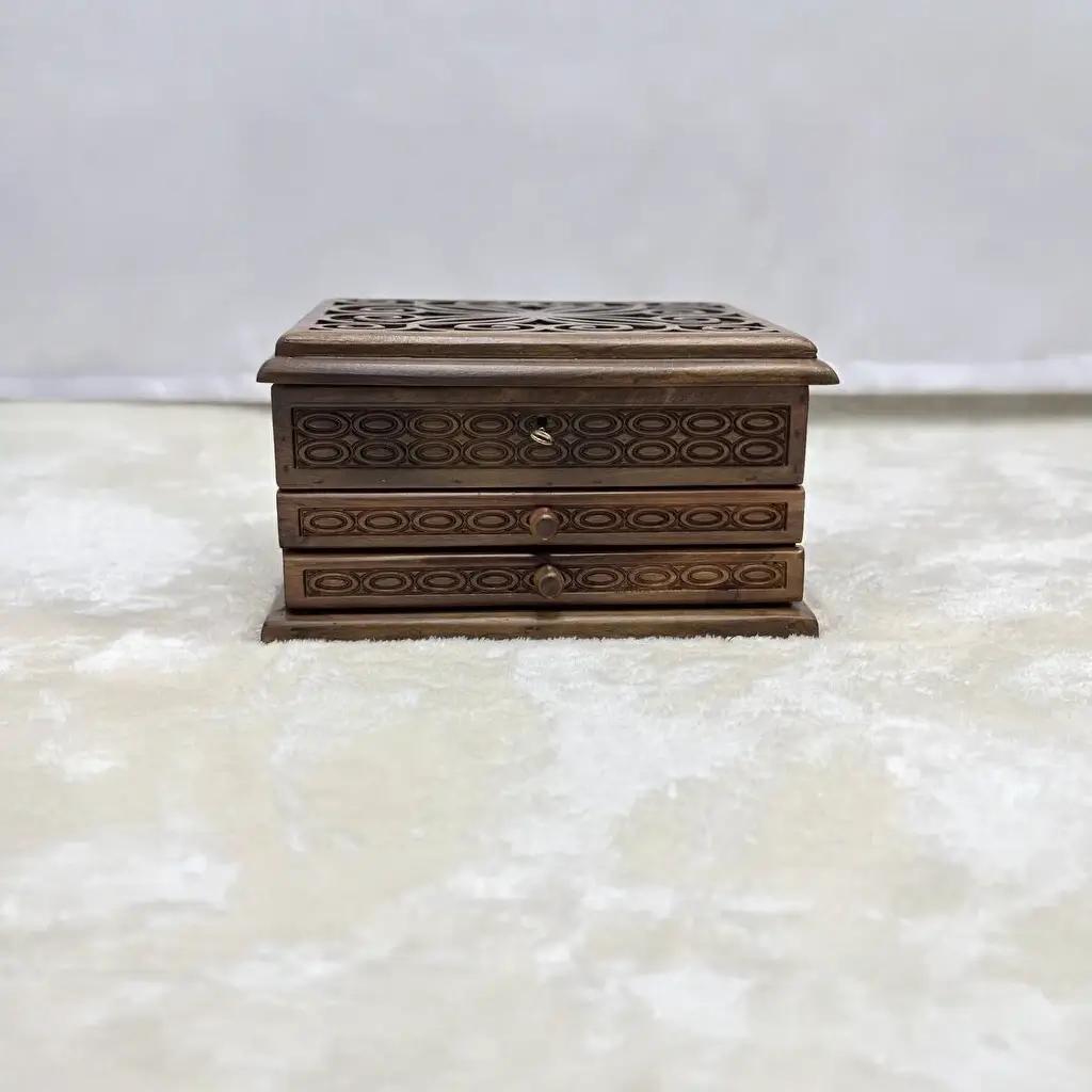 Ceviz Ağacından El Oyma Saat Aksesuar & Tespih Kutusu – 30x36x22 cm | 2 Çekmeceli Koleksiyon Kutusu - Görsel 8