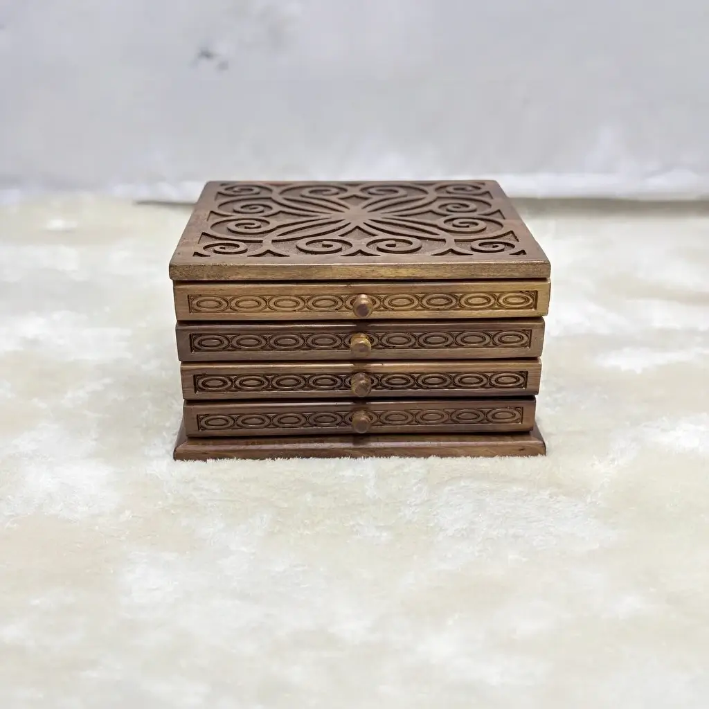 El Oyma Ceviz Ahşap 4 Çekmeceli Tespih Kutusu – Kadife Kaplı Ahşap Koleksiyon Kutusu 30x36x22 cm - Görsel 8